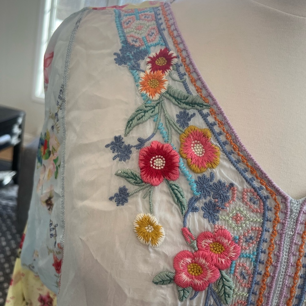 Johnny Was Vervaine Embroidered Floral Blouse Women’s Size medium - Picture 3 of 12